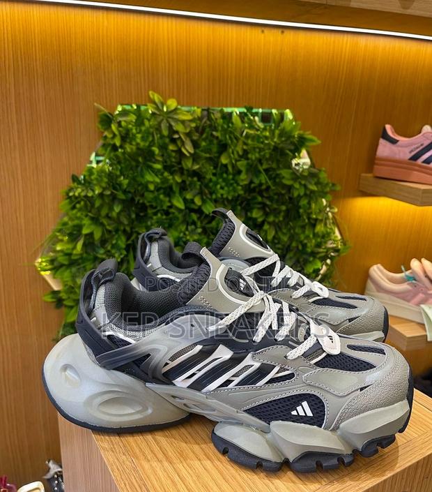 Adidas XLG Runner Deluxe “Black Grey” · Photo 6