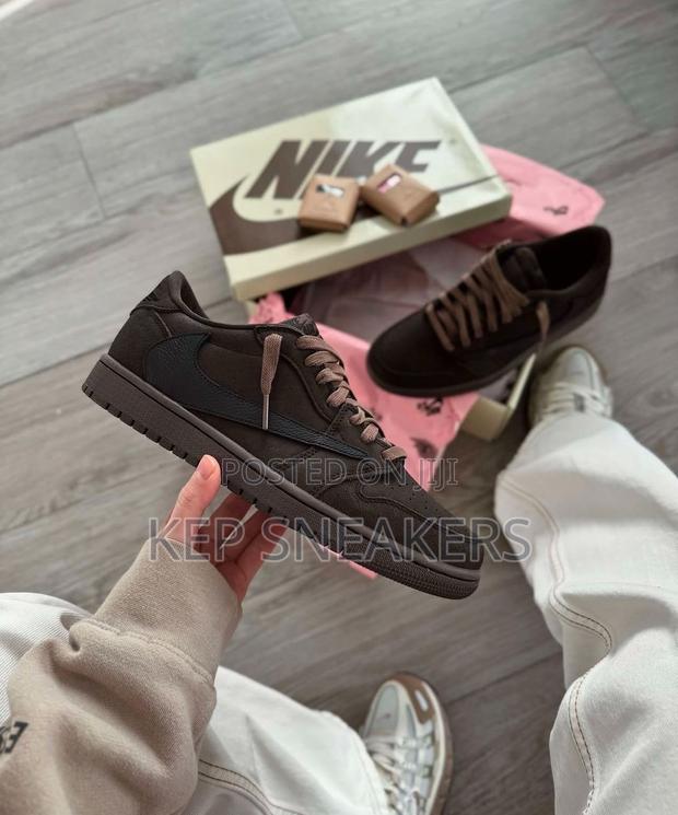 Air Jordan 1 Low Og X Travis Scott Sp 'Velvet Brown' · Photo 2