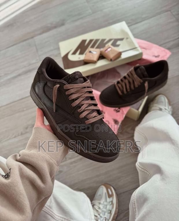 Air Jordan 1 Low Og X Travis Scott Sp 'Velvet Brown' · Photo 3