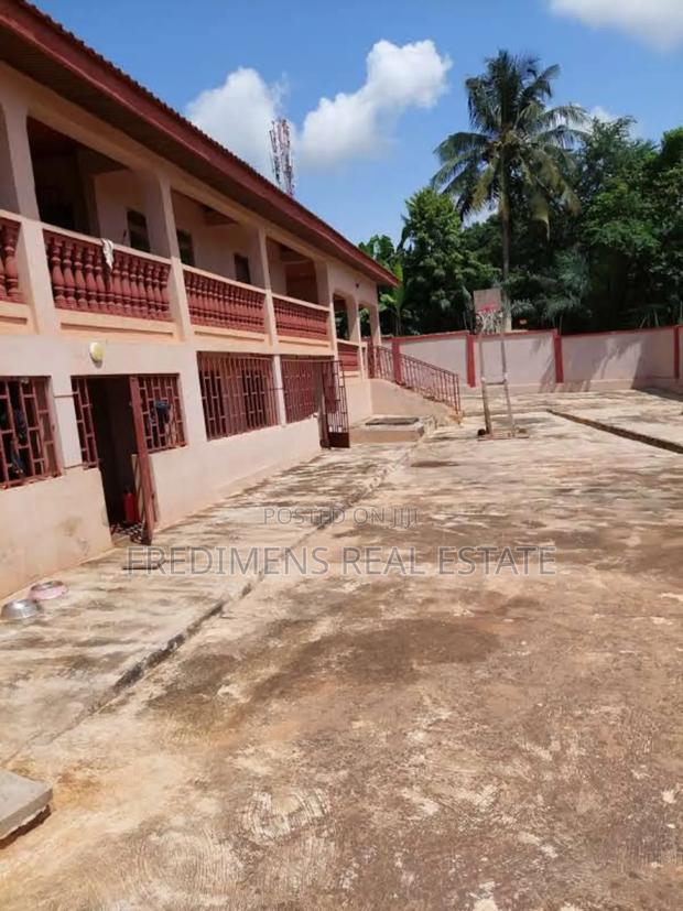 7bdrm House in Kumasi Metropolitan for sale · Photo 1