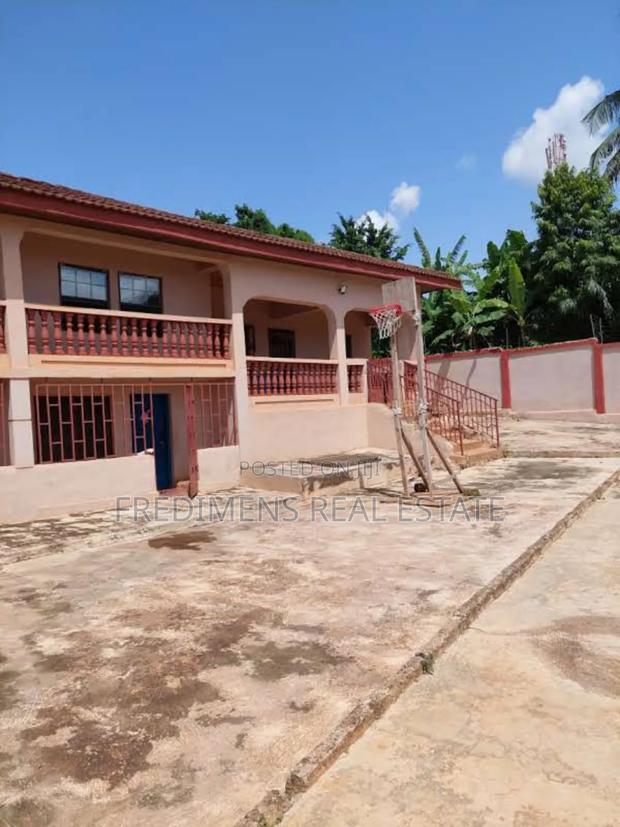 7bdrm House in Kumasi Metropolitan for sale · Photo 3