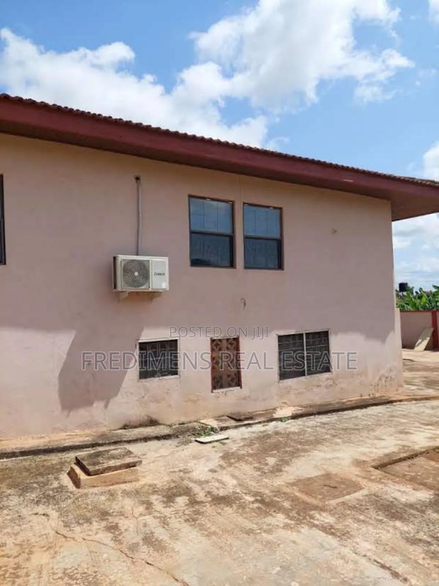 7bdrm House in Kumasi Metropolitan for sale · Photo 4