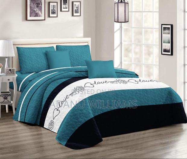 Luxury Quality Bedspread With 2 Pillow Cases (Quilt) · Photo 1