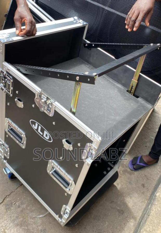 Bl 16u Amplifier Rack Case/ Road/ Flight Case With L/R Table · Photo 1