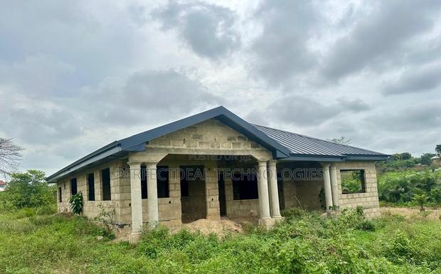 4bdrm Block of Flats in Pakyi, Kumasi Metropolitan for sale · Photo 3