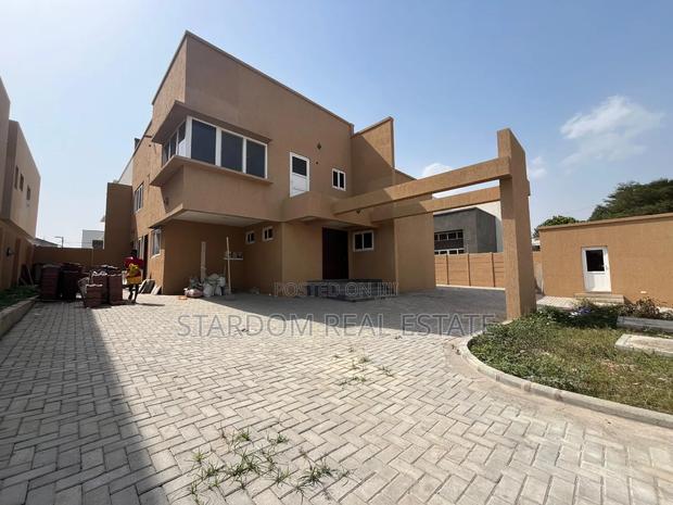 4bdrm Duplex in East Legon, A&C Mall Area for rent · Photo 1