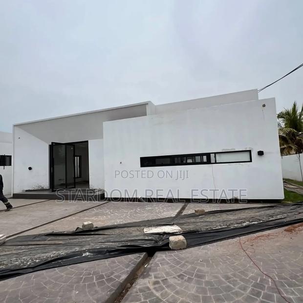 3bdrm Duplex in Ashaley Botwe for sale · Photo 1