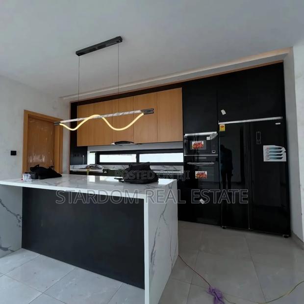 3bdrm Duplex in Ashaley Botwe for sale · Photo 2