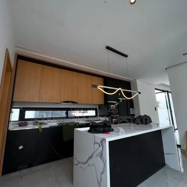 3bdrm Duplex in Ashaley Botwe for sale · Photo 3
