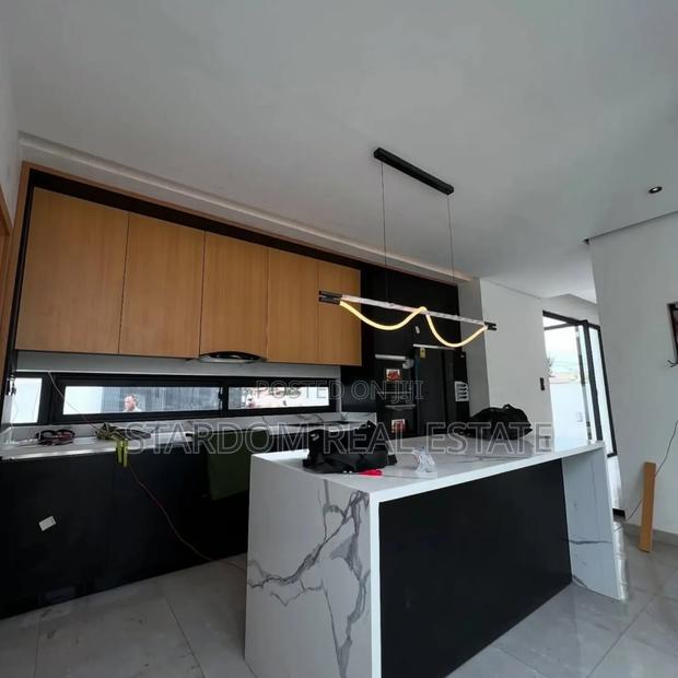 3bdrm Duplex in Ashaley Botwe for sale · Photo 4