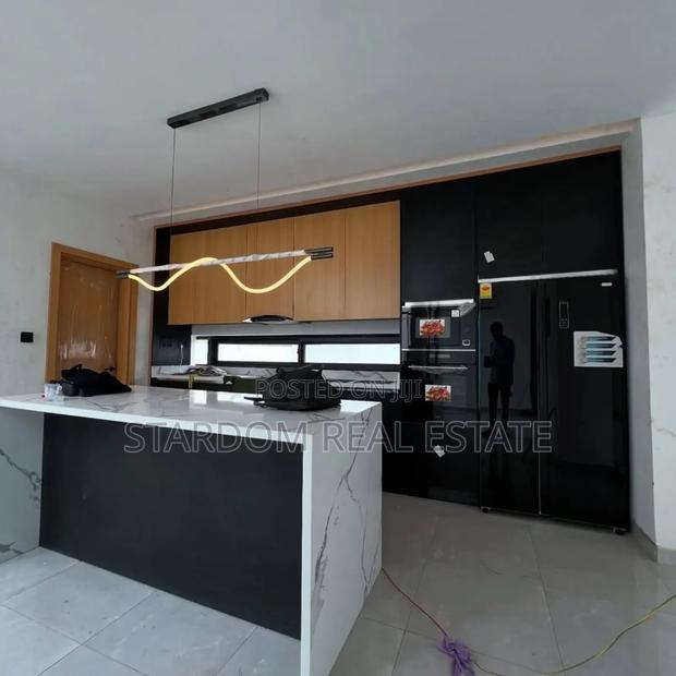 3bdrm Duplex in Ashaley Botwe for sale · Photo 5