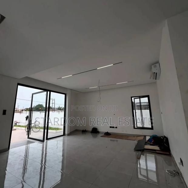 3bdrm Duplex in Ashaley Botwe for sale · Photo 8