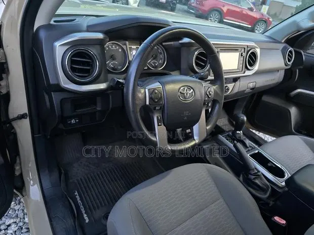 Toyota Tacoma SR5 2017 Ivory · Photo 1