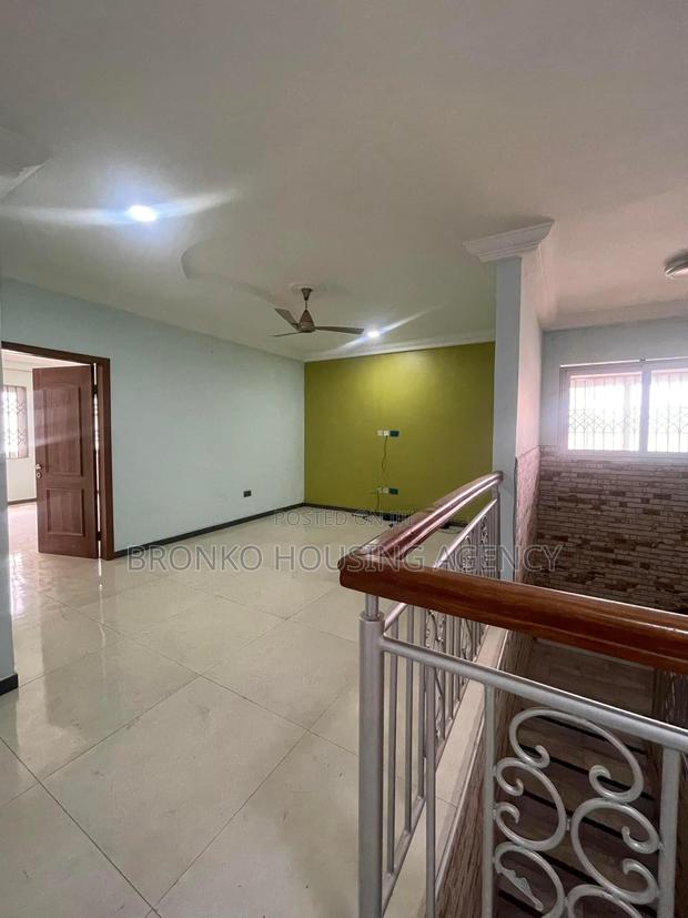5bdrm House in Bronko Housing, Baatsona Total for rent · Photo 1