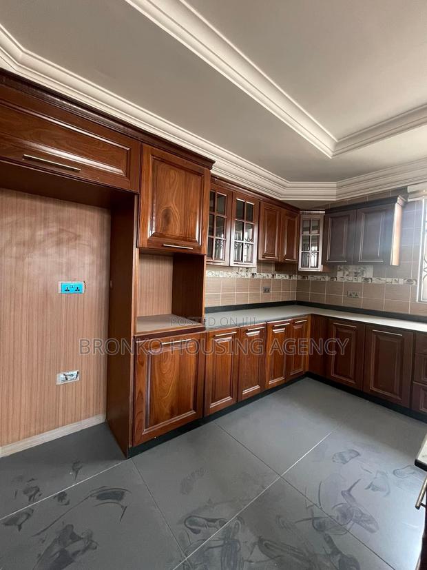 5bdrm House in Bronko Housing, Baatsona Total for rent · Photo 3