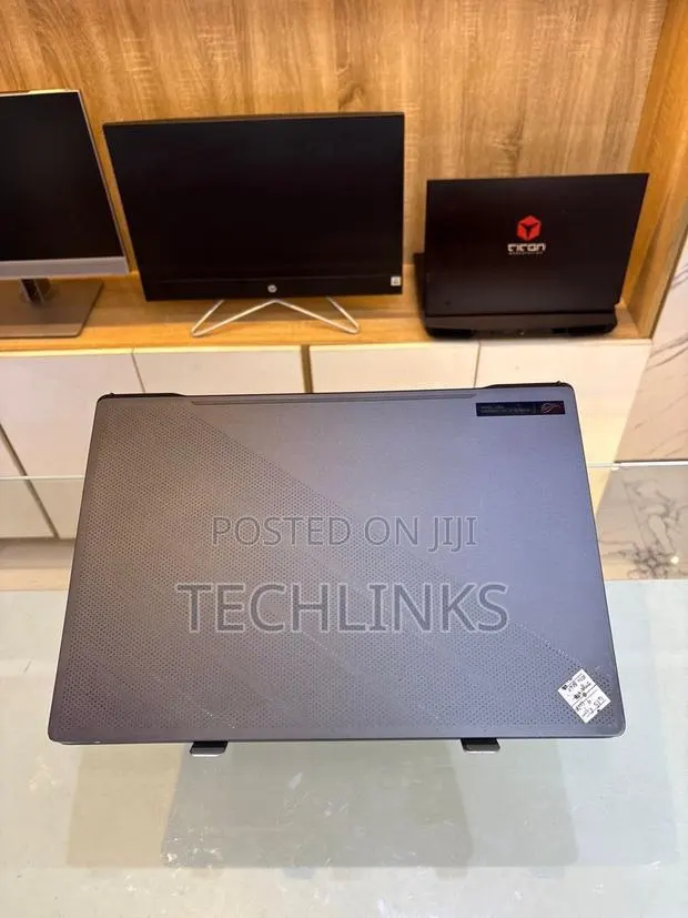 Laptop Asus ROG Zephyrus G15 24GB AMD Ryzen 9 SSD 1T · Photo 1
