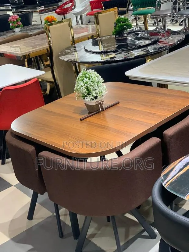 Four Chairs Dinning · Photo 1