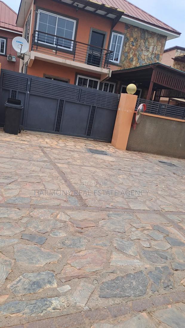 4bdrm House in Achimota for rent · Photo 2