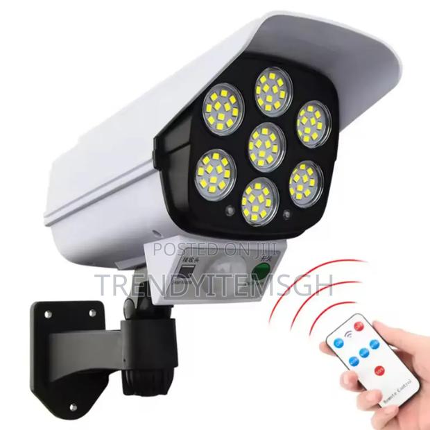Dummy CCTV Solar Camera Light · Photo 1