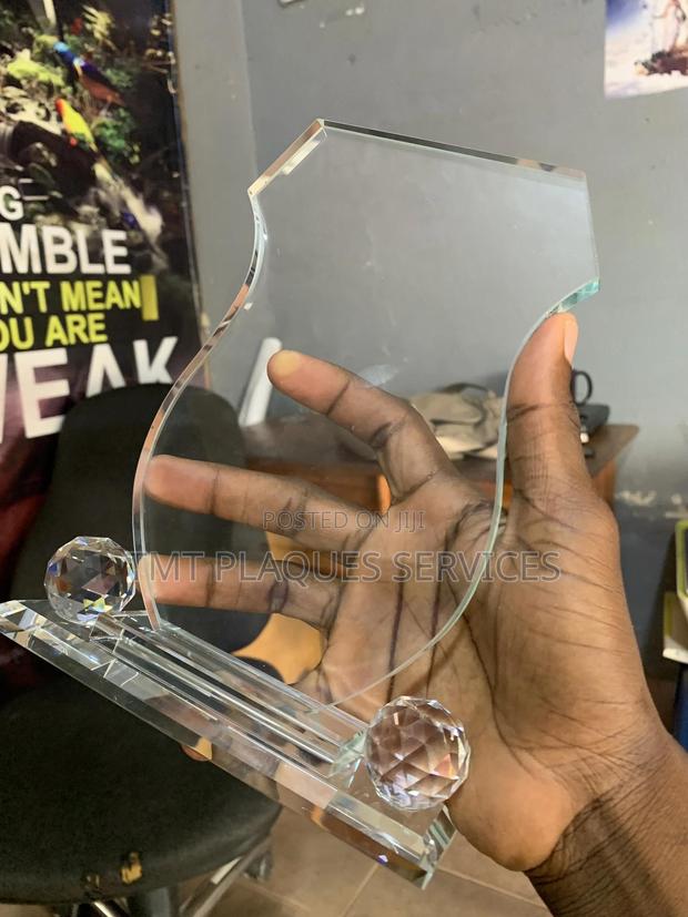 Rounded Shape Crystal Award Plaque · Photo 3