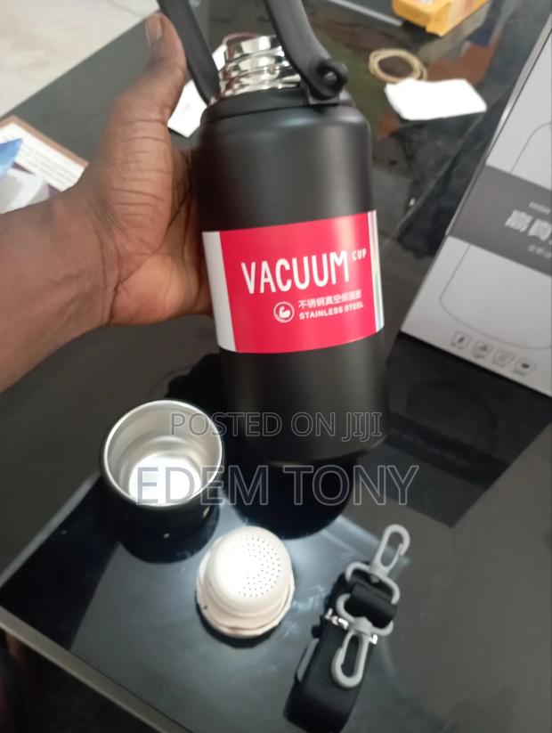 Stainless Steel Vacuum Flask · Photo 4