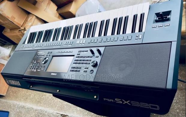 Yamaha Psr-sx920 Arranger Workstation Keyboard · Photo 1