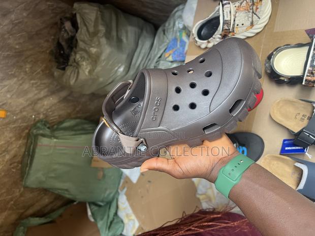 High Quality Crocs Unisex Slides · Photo 2