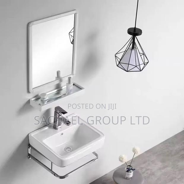 Small Basin With Mirror · Photo 2