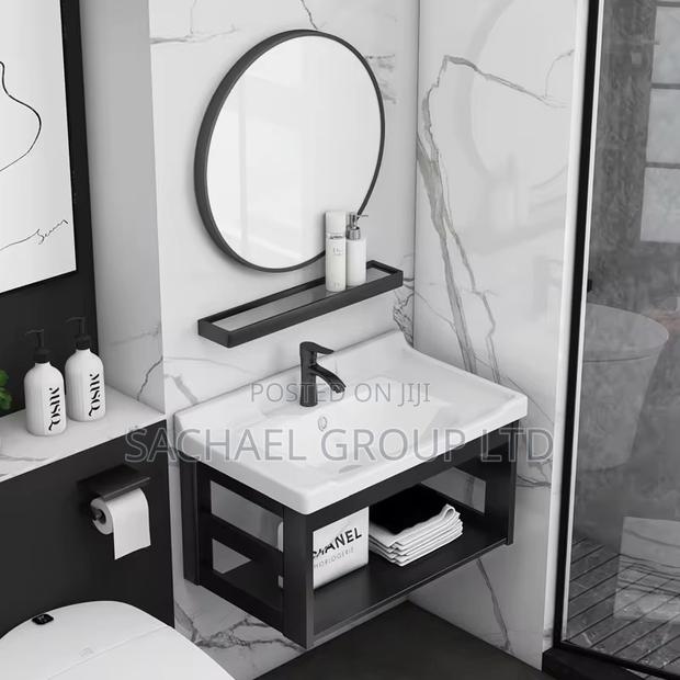 Black Small Hand Basin · Photo 1