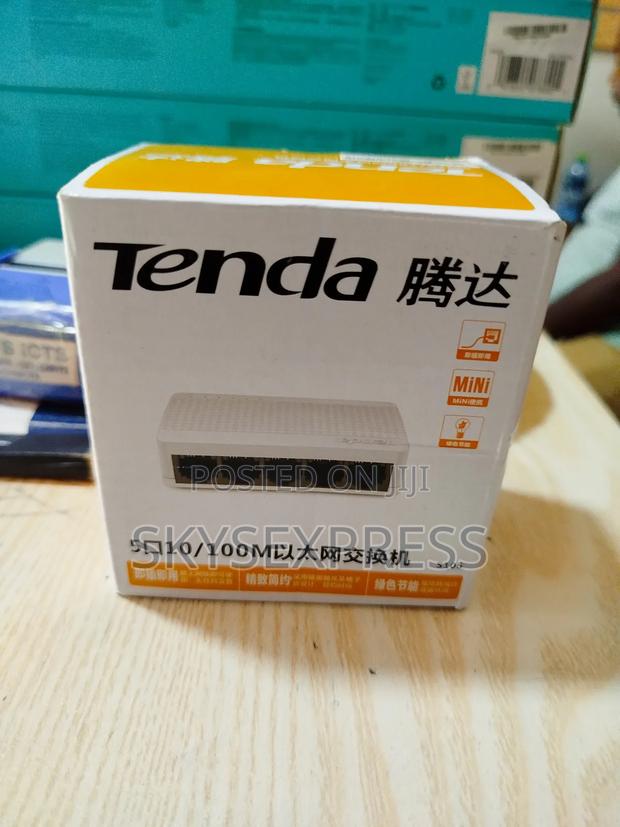 5 Port Switch · Photo 1