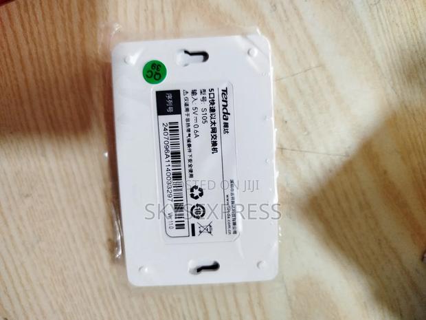 5 Port Switch · Photo 2
