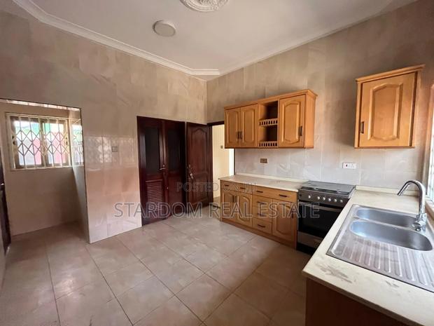 3bdrm House in Trassacco Area, East Legon for rent · Photo 2