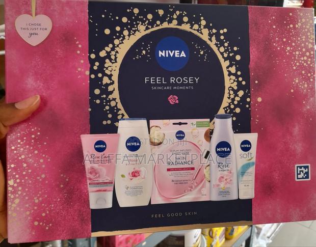 Nivea Feel Rosey Skincare Gift Set · Photo 1