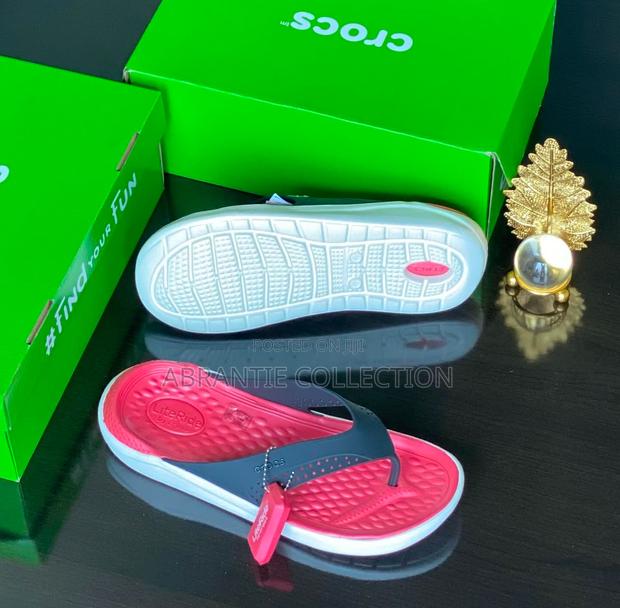 Crocs Lite Ride Flip Slides · Photo 1