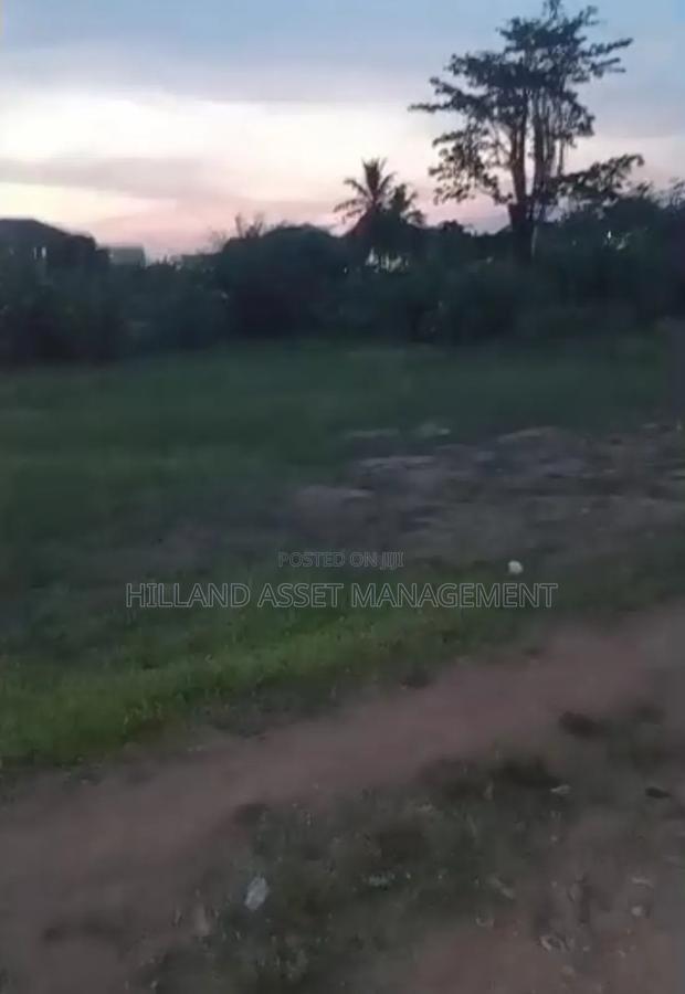 Land Forsale at Doctor Tawiah's Hospital · Photo 5