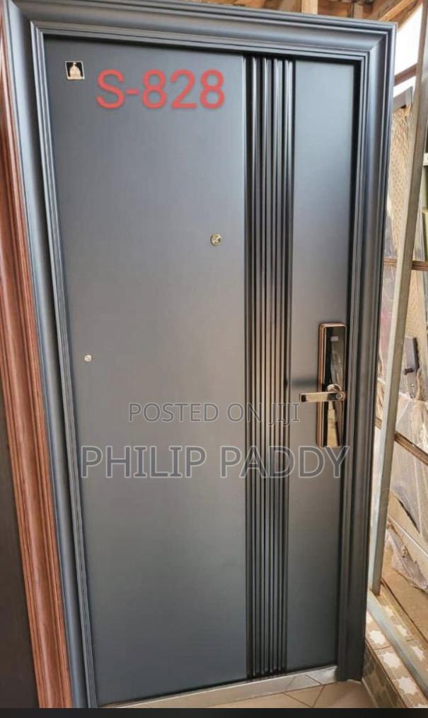 Special Door · Photo 1
