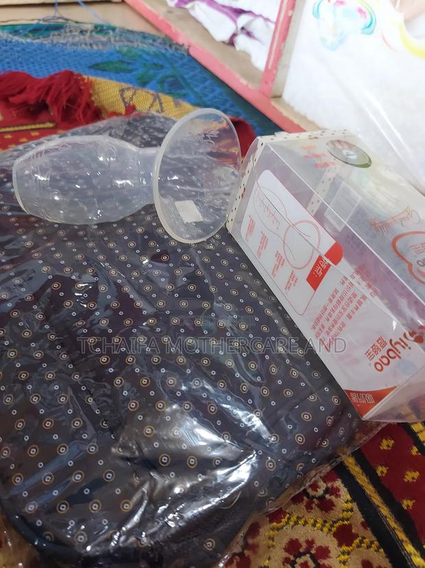 Manual Silicone Breast Pump · Photo 2