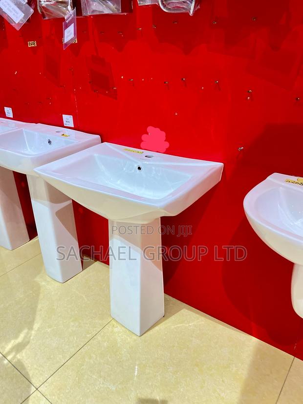 Elegant Pedestal Hand Washing Basin · Photo 1