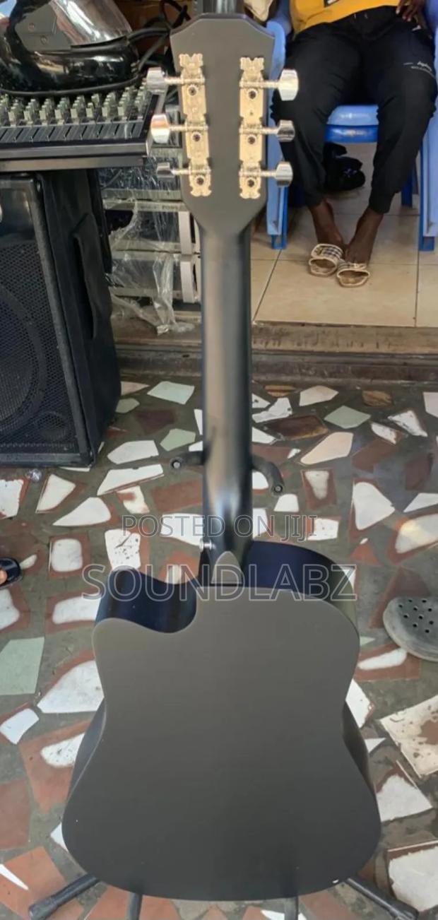 Black Maria 38-Inch Acoustic Guitar · Photo 2