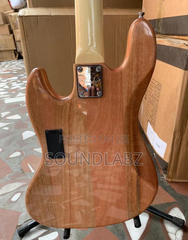 Brown Coloured Active Fender Bass Guitar · Photo 2