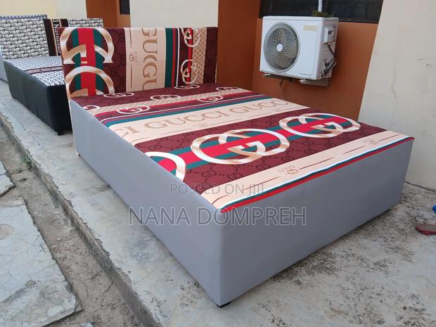 Gucci Bed With Ash Leather. · Photo 3