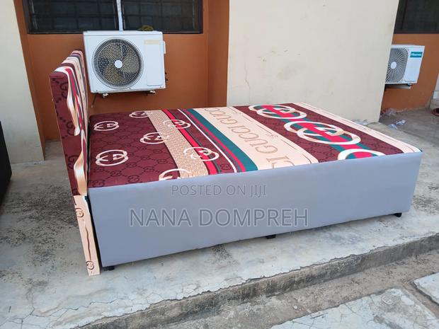 Gucci Bed With Ash Leather. · Photo 4