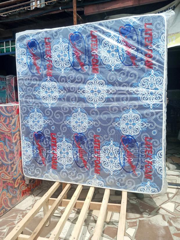 Standard Density Mattress 12" King Size · Photo 2