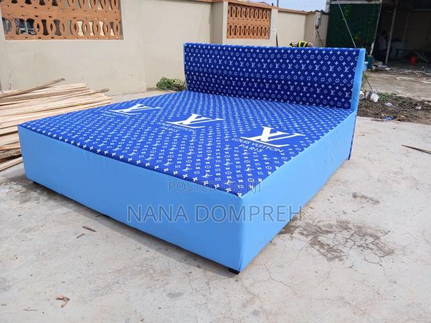 Blue on Blue Queen Size Bed · Photo 2