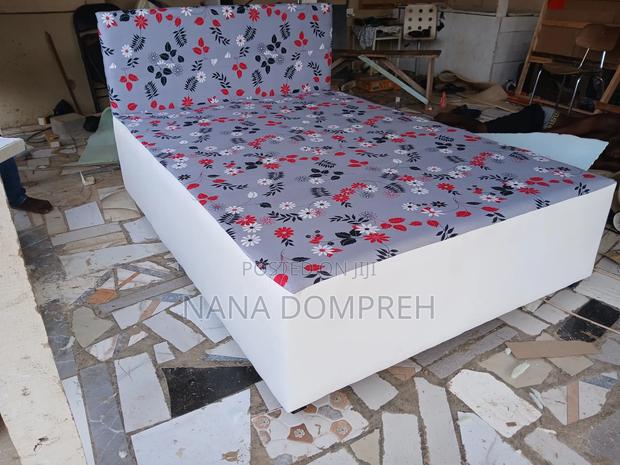 Flowers on White Bed · Photo 3