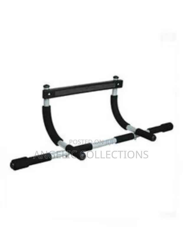 Pull Up Bar for Doorway · Photo 2