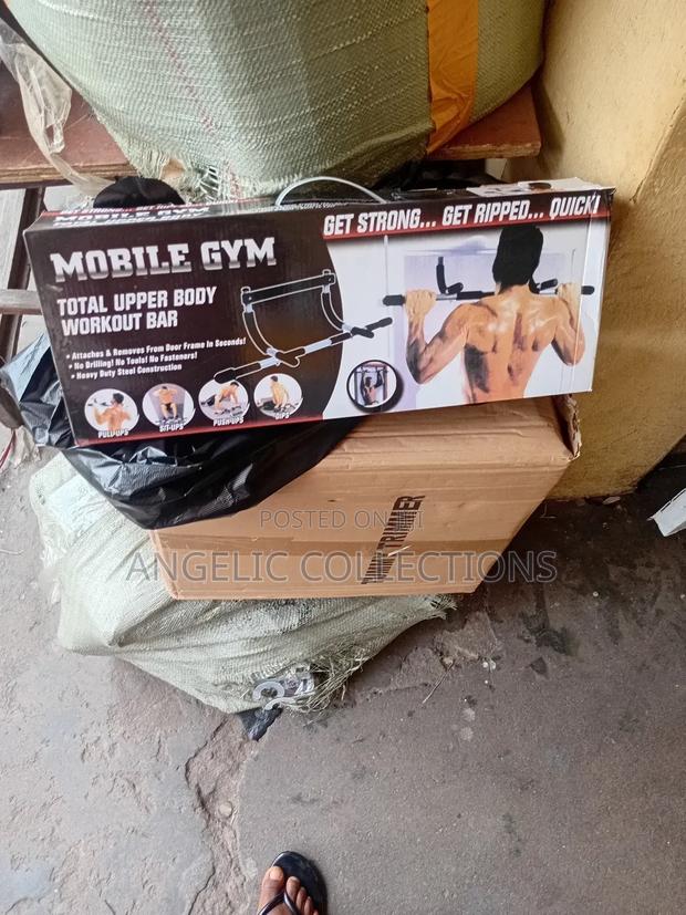 Fitness Pull Up Bar for Doorway · Photo 1