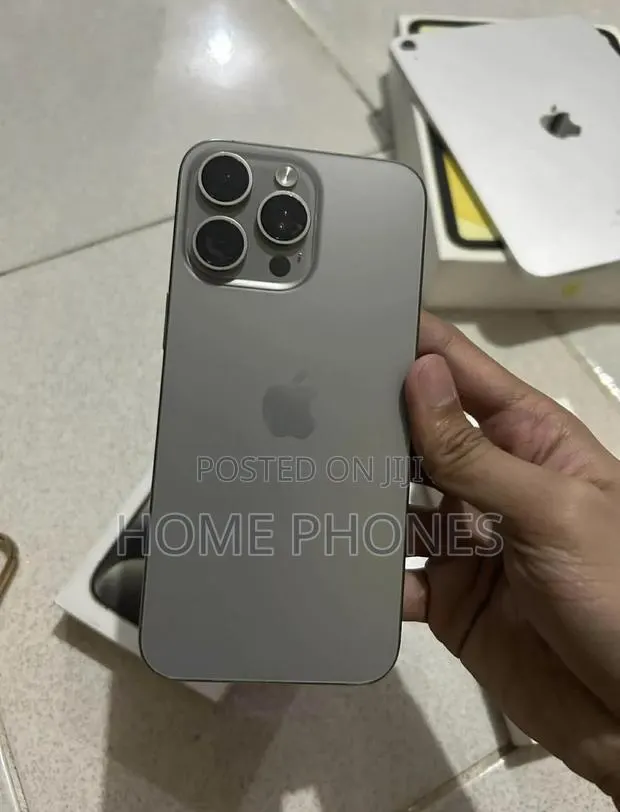 Apple iPhone 15 Pro Max 256 GB Silver · Photo 1