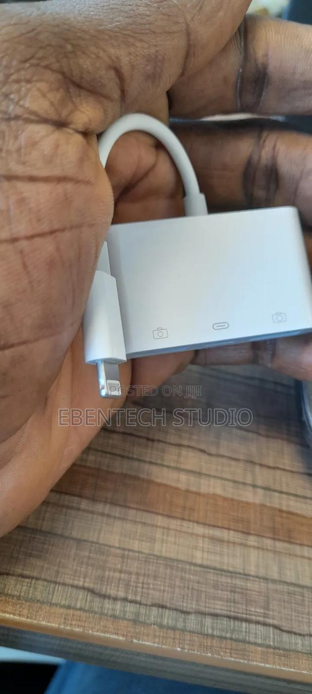 iPhone Lighting To Usb Otg Conveter 2 Usb Ports · Photo 2