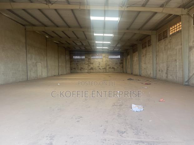 900 SQM Warehouse With Offices at Tema for Rent · Photo 3